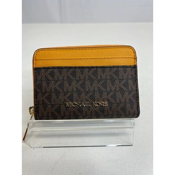 Michael Kors Jet set travel Wallet NWT - Picture 1 of 4
